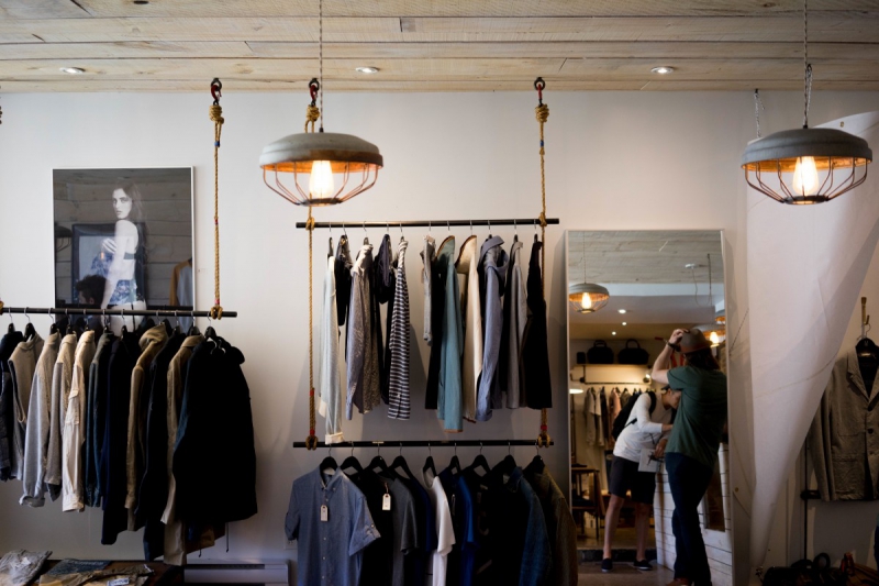 magasin-ENTRECASTEAUX-min_clothing_store_shop_boutique_men's_fashion_clothes_business_retail_shopping-1062572